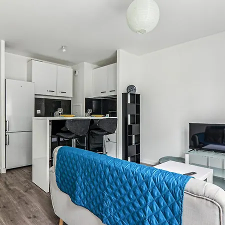 Chic And Comfortable Appartement Bezons